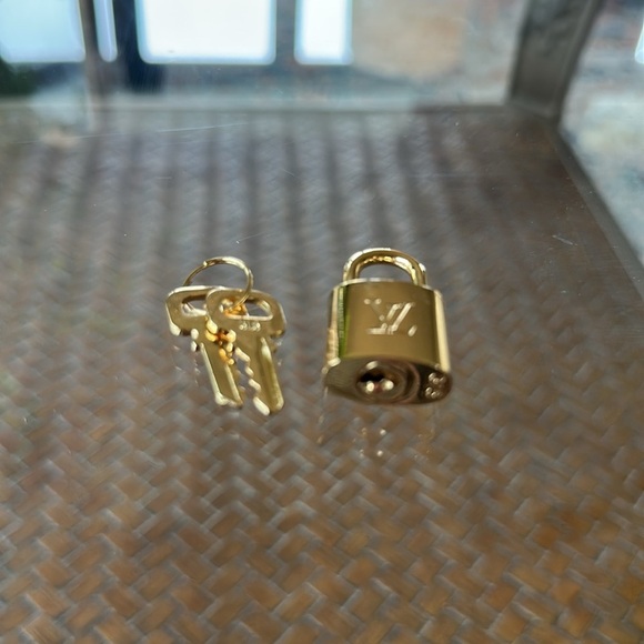 🍓LV Lock and Key #315 - Picture 3 of 10